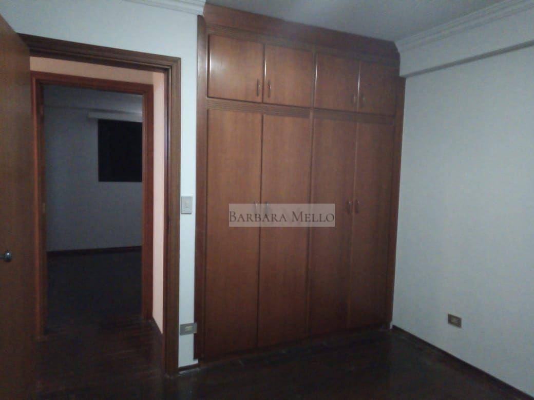 Apartamento para alugar com 3 quartos, 130m² - Foto 1