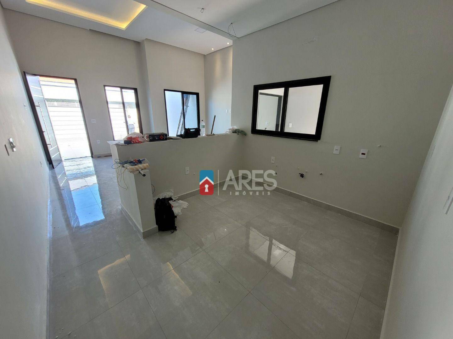 Casa à venda com 3 quartos, 110m² - Foto 1