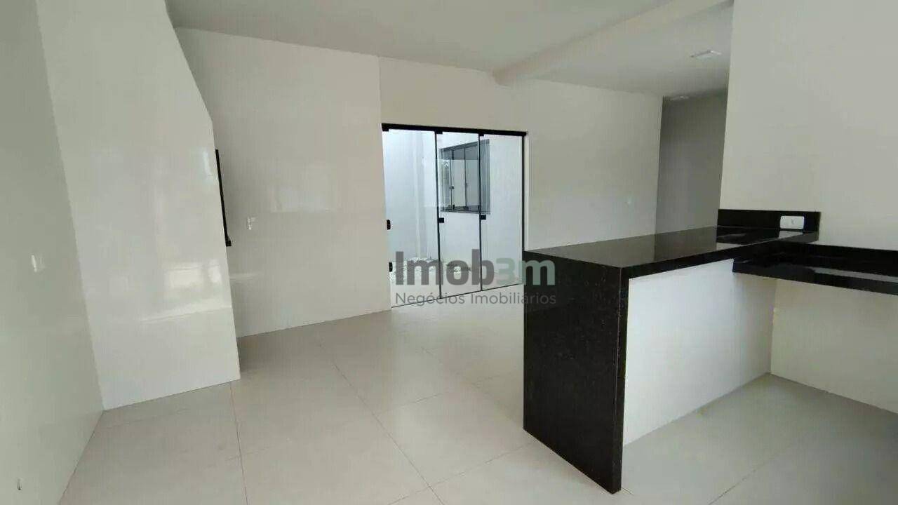 Casa à venda com 3 quartos, 80m² - Foto 4