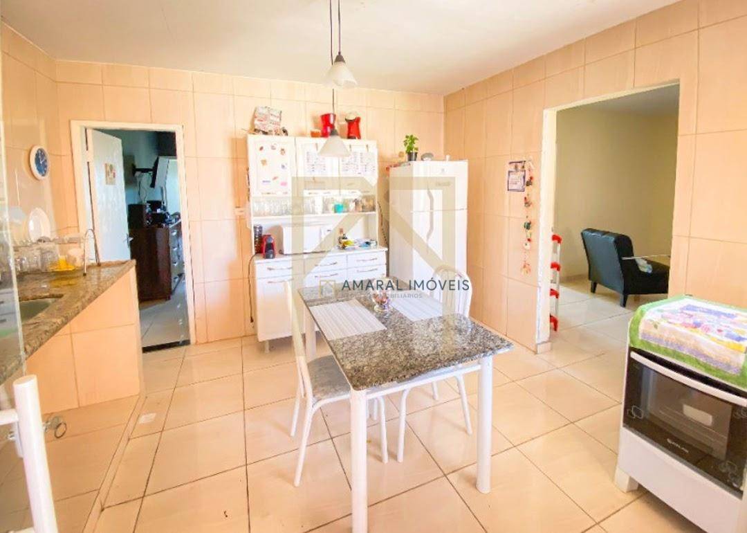 Casa à venda com 3 quartos, 137m² - Foto 1