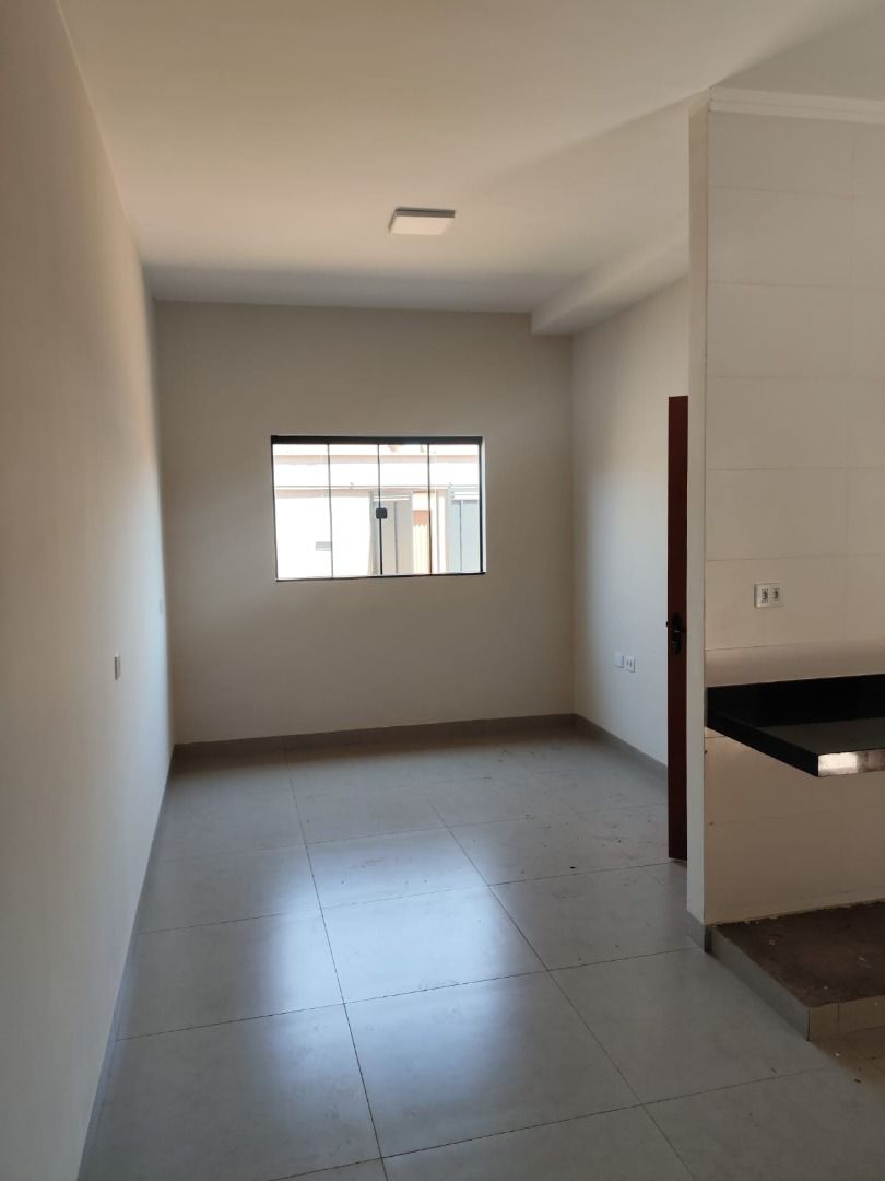 Casa à venda com 2 quartos, 79m² - Foto 2