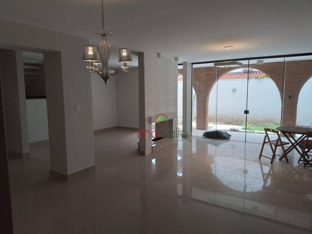 Casa de Condomínio à venda com 4 quartos, 370m² - Foto 1