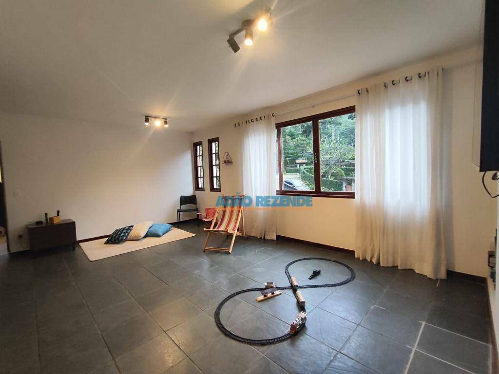 Casa à venda com 7 quartos, 281m² - Foto 32