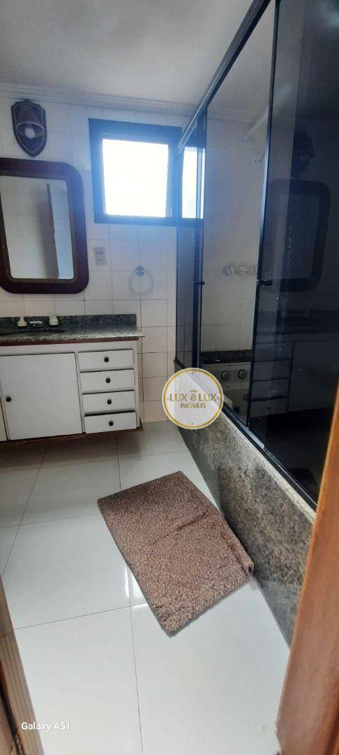 Apartamento para alugar com 4 quartos, 200m² - Foto 2