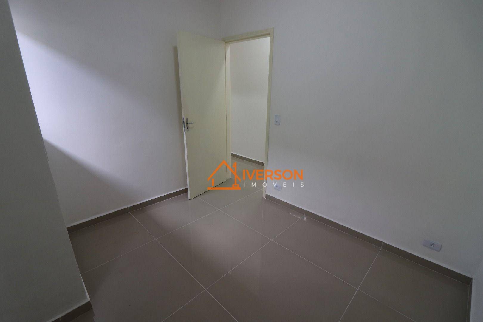 Casa à venda com 2 quartos, 70m² - Foto 16