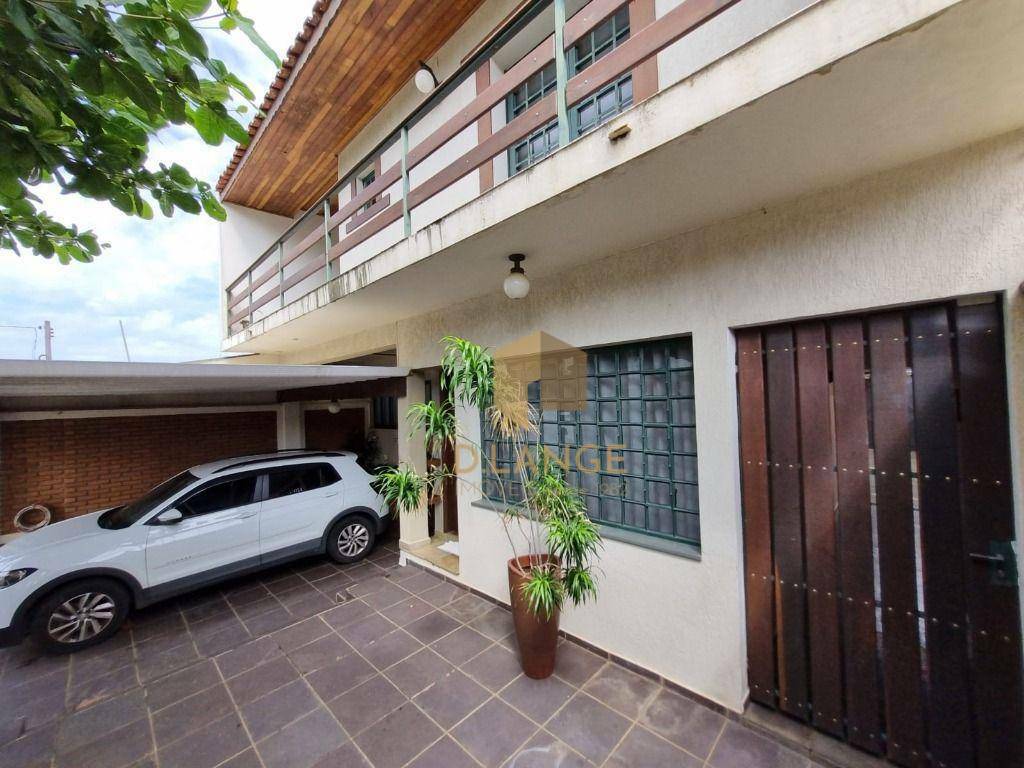 Casa, 3 quartos, 252 m² - Foto 4