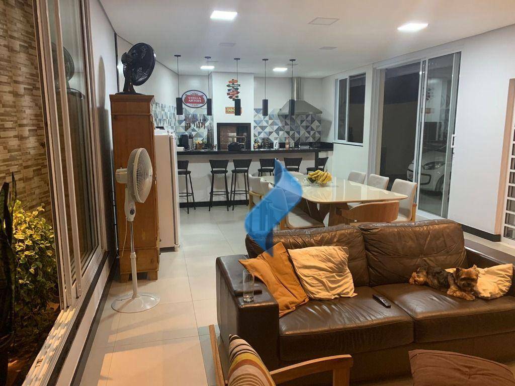 Casa à venda com 4 quartos, 258m² - Foto 1