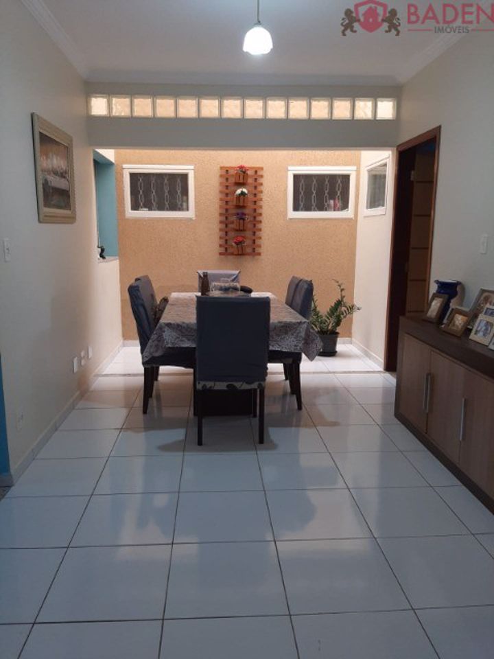 Casa à venda com 4 quartos, 200m² - Foto 5