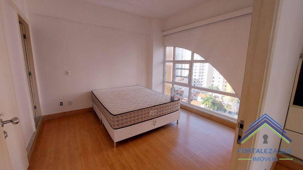 Apartamento à venda com 2 quartos, 80m² - Foto 17