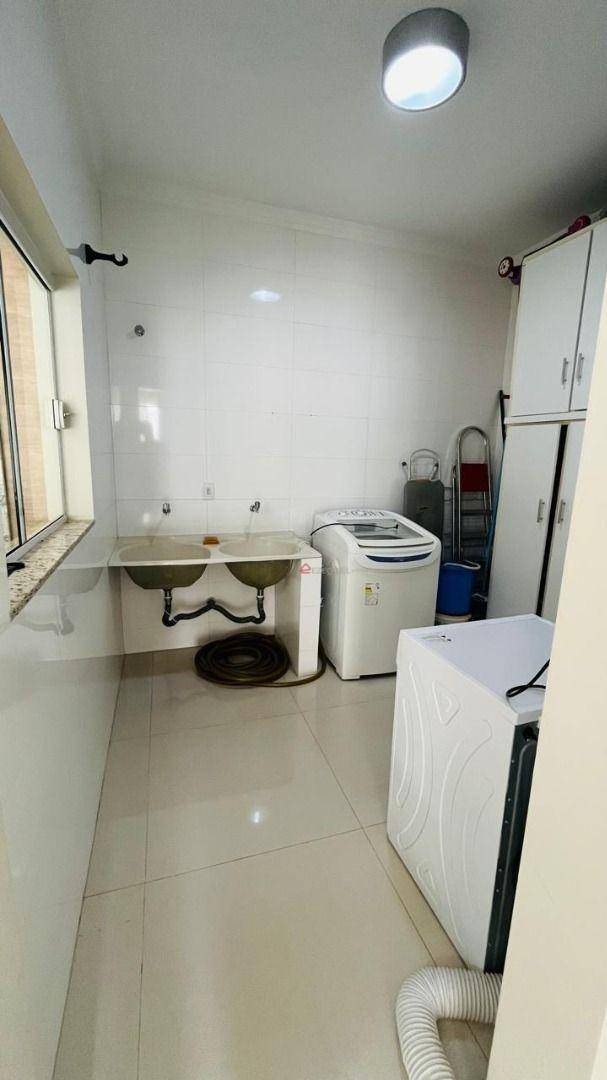 Casa à venda com 2 quartos, 200m² - Foto 17