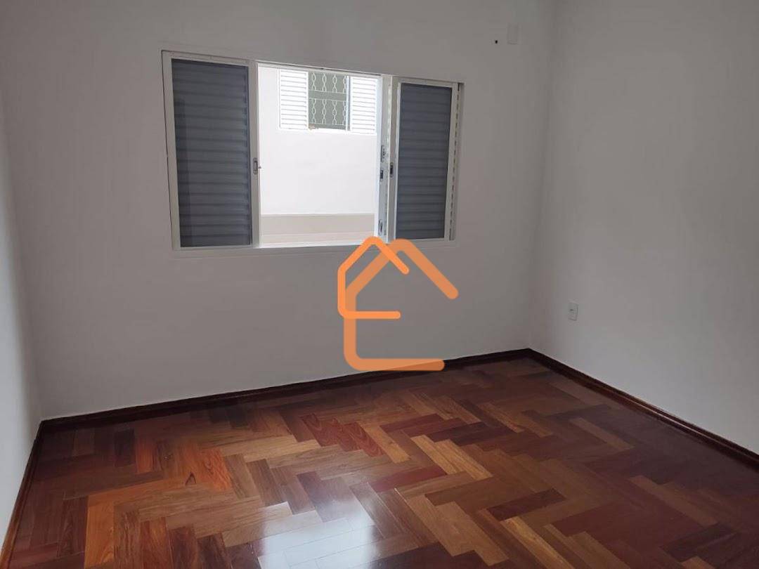 Casa à venda com 3 quartos, 258m² - Foto 2