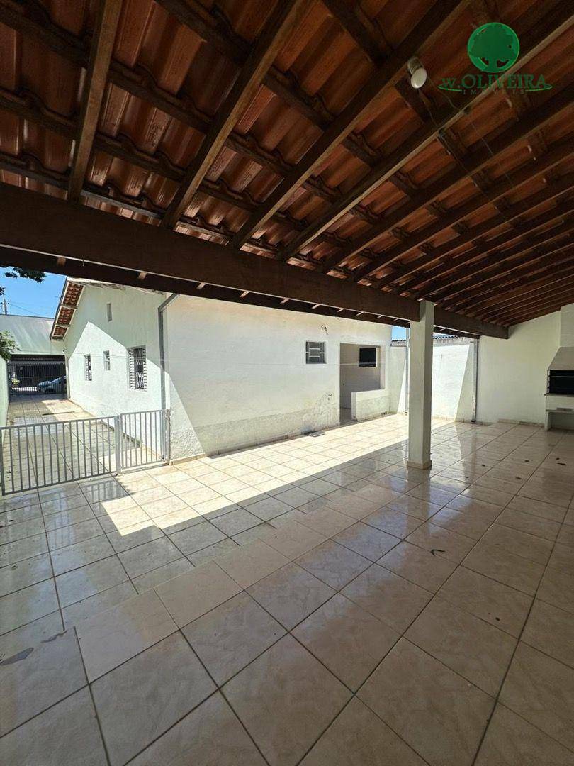 Casa para alugar com 2 quartos, 200m² - Foto 5