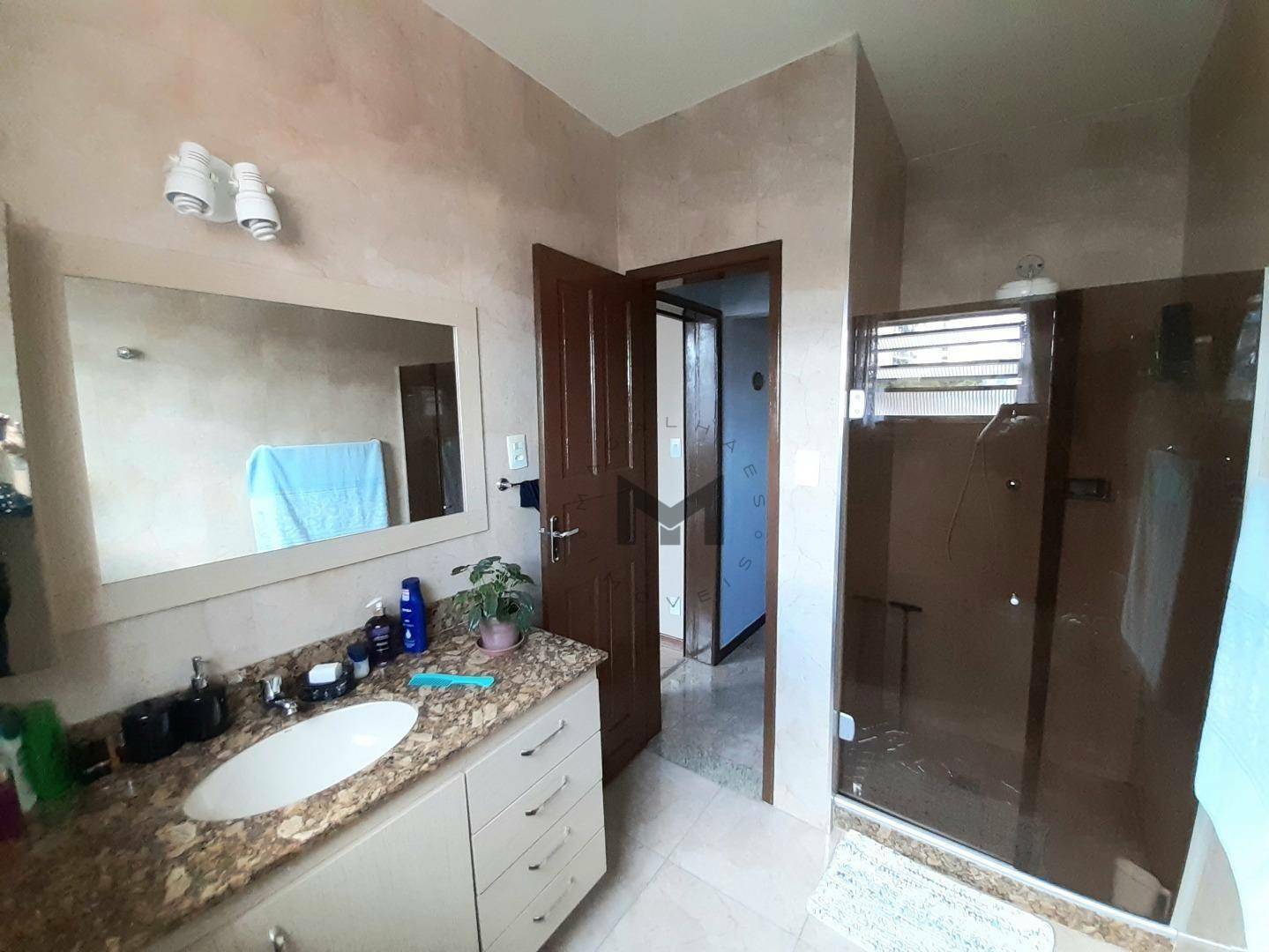 Casa à venda com 3 quartos, 300m² - Foto 9