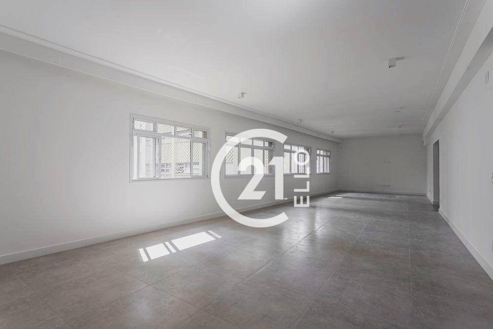 Apartamento para alugar com 3 quartos, 209m² - Foto 1