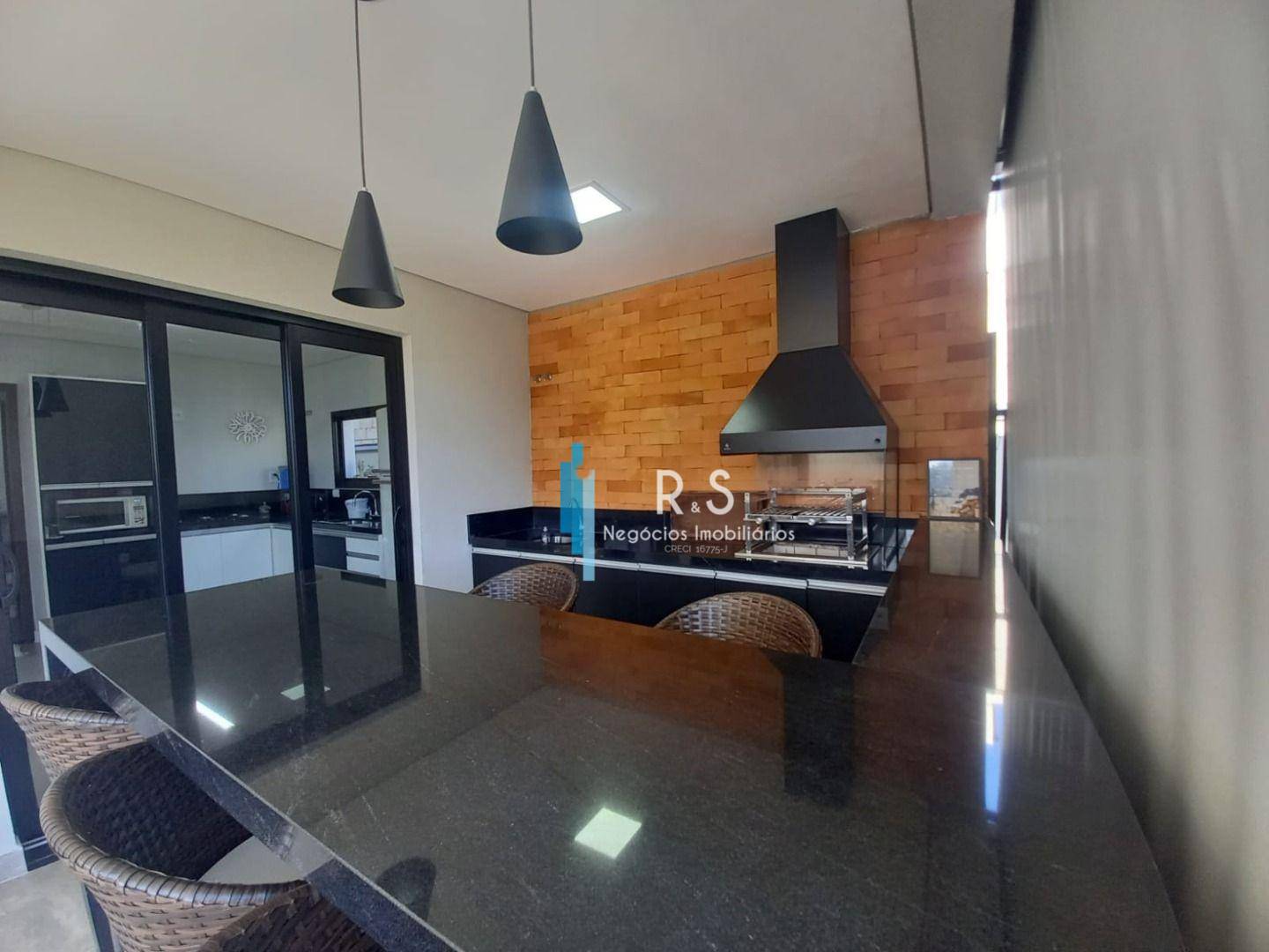 Casa de Condomínio à venda com 4 quartos, 230m² - Foto 2