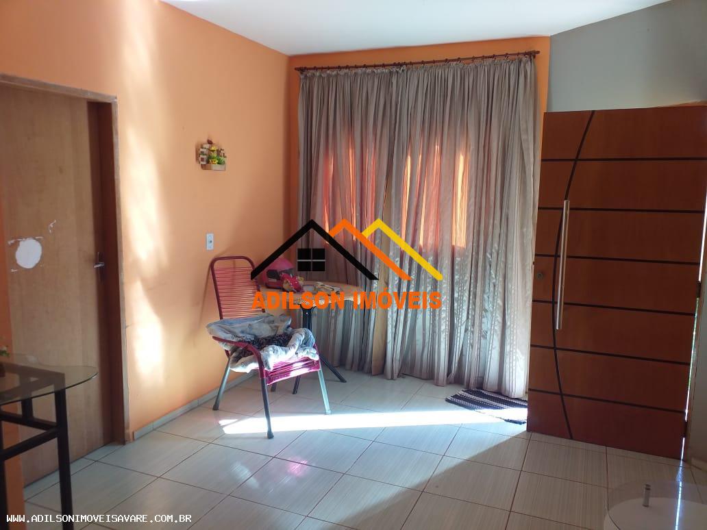 Casa à venda com 3 quartos, 200m² - Foto 1