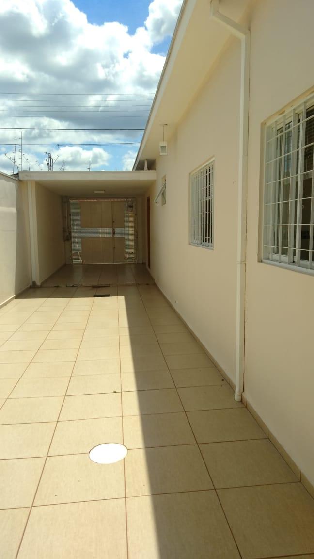 Casa à venda com 2 quartos, 130m² - Foto 1