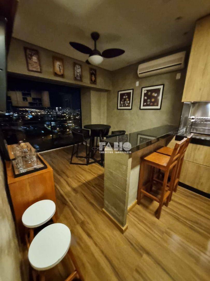 Apartamento, 3 quartos, 130 m² - Foto 1