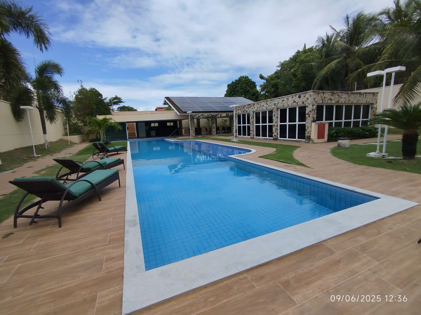 Casa de Condomínio para alugar com 3 quartos, 215m² - Foto 2