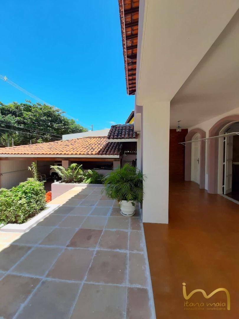 Casa à venda com 4 quartos, 300m² - Foto 2