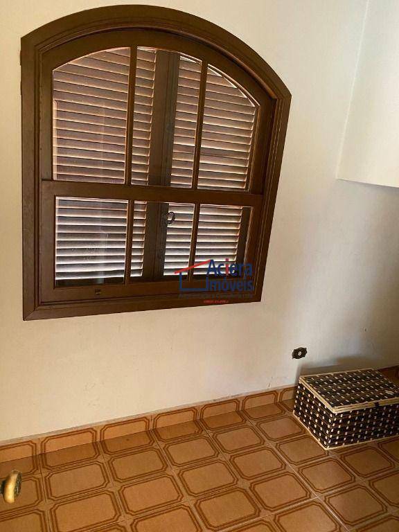 Casa de Condomínio para alugar com 5 quartos, 400m² - Foto 31