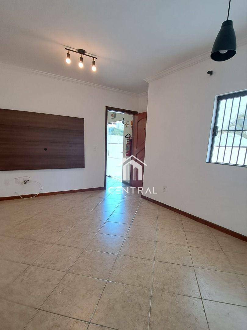 Apartamento à venda com 3 quartos, 65m² - Foto 1