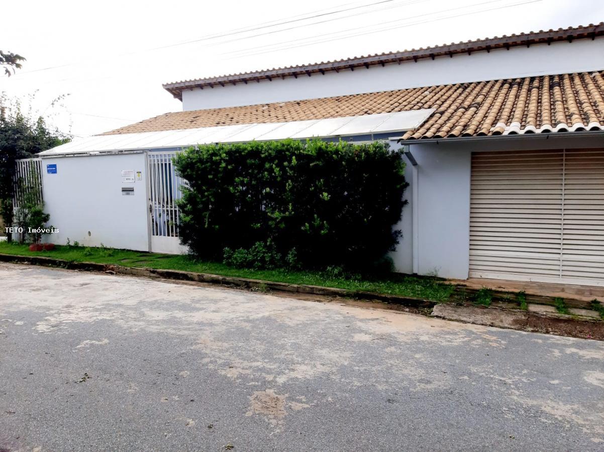 Casa à venda com 3 quartos, 245m² - Foto 2