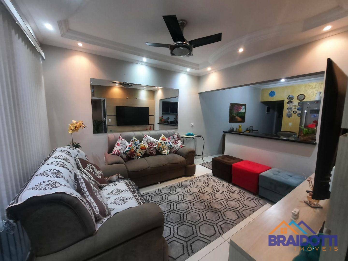 Casa à venda com 3 quartos, 130m² - Foto 1