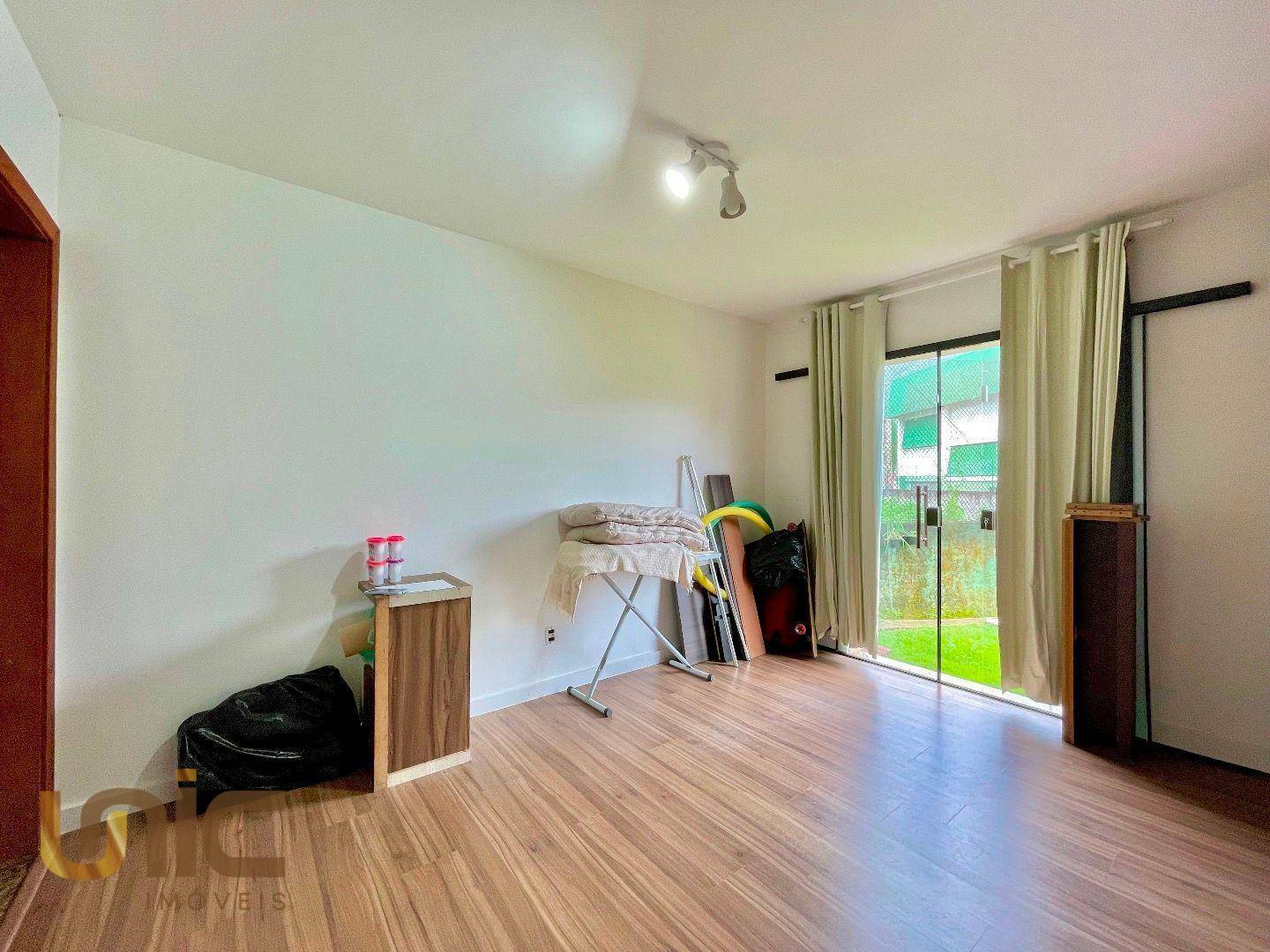 Casa à venda com 5 quartos, 318m² - Foto 18