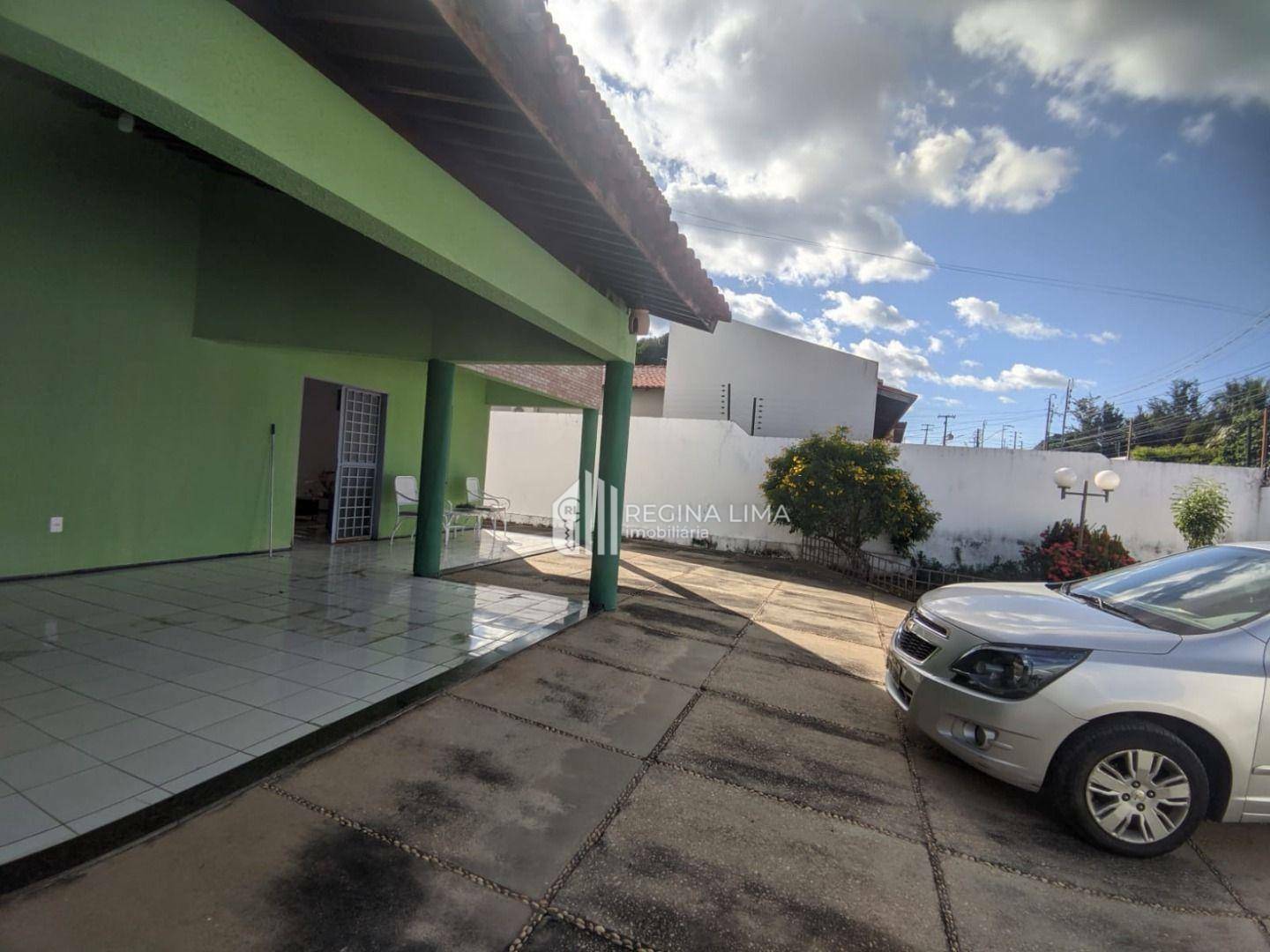 Casa à venda com 3 quartos, 190m² - Foto 2