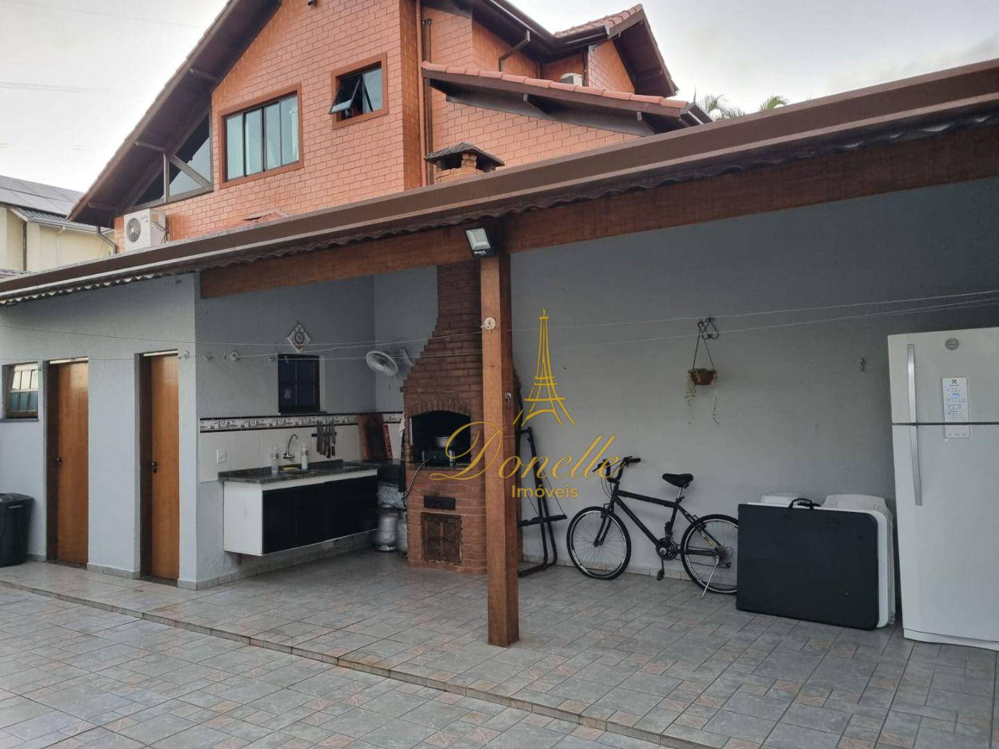 Casa de Condomínio à venda com 3 quartos, 280m² - Foto 2