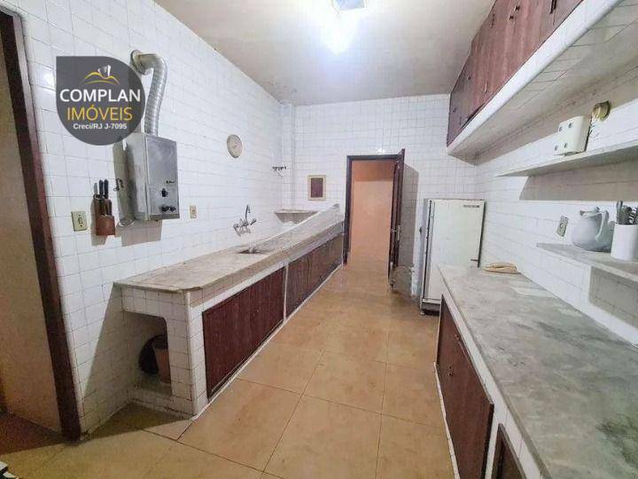 Apartamento à venda com 4 quartos, 212m² - Foto 17