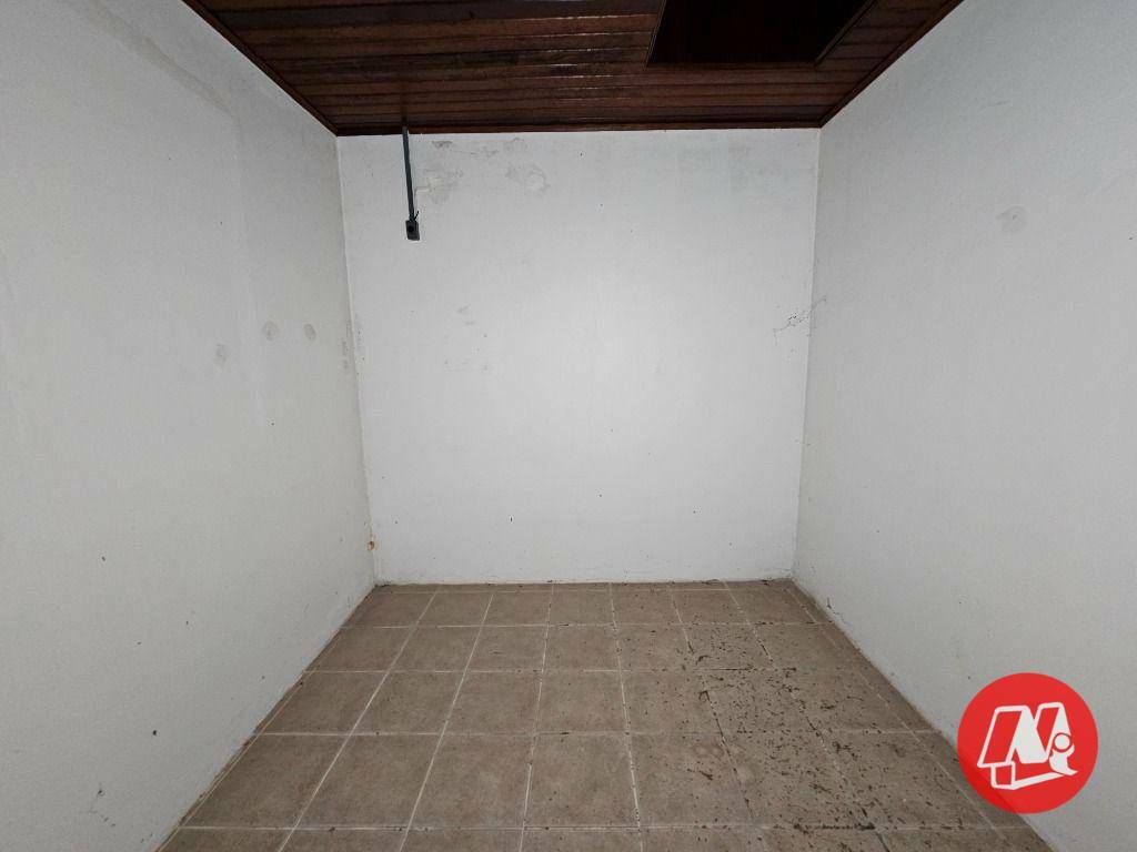 Casa para alugar com 4 quartos, 280m² - Foto 25