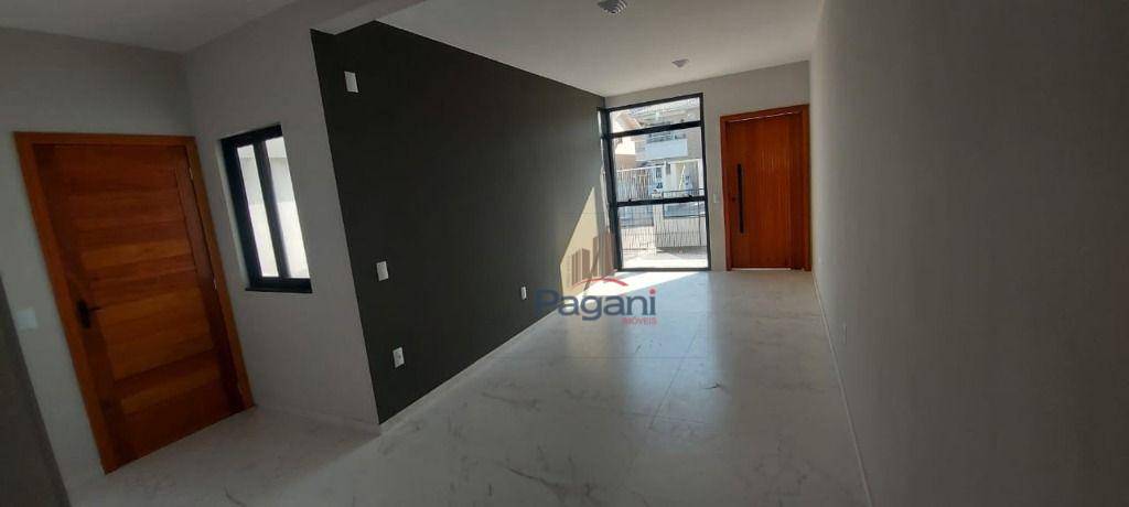Casa à venda com 3 quartos, 70m² - Foto 8