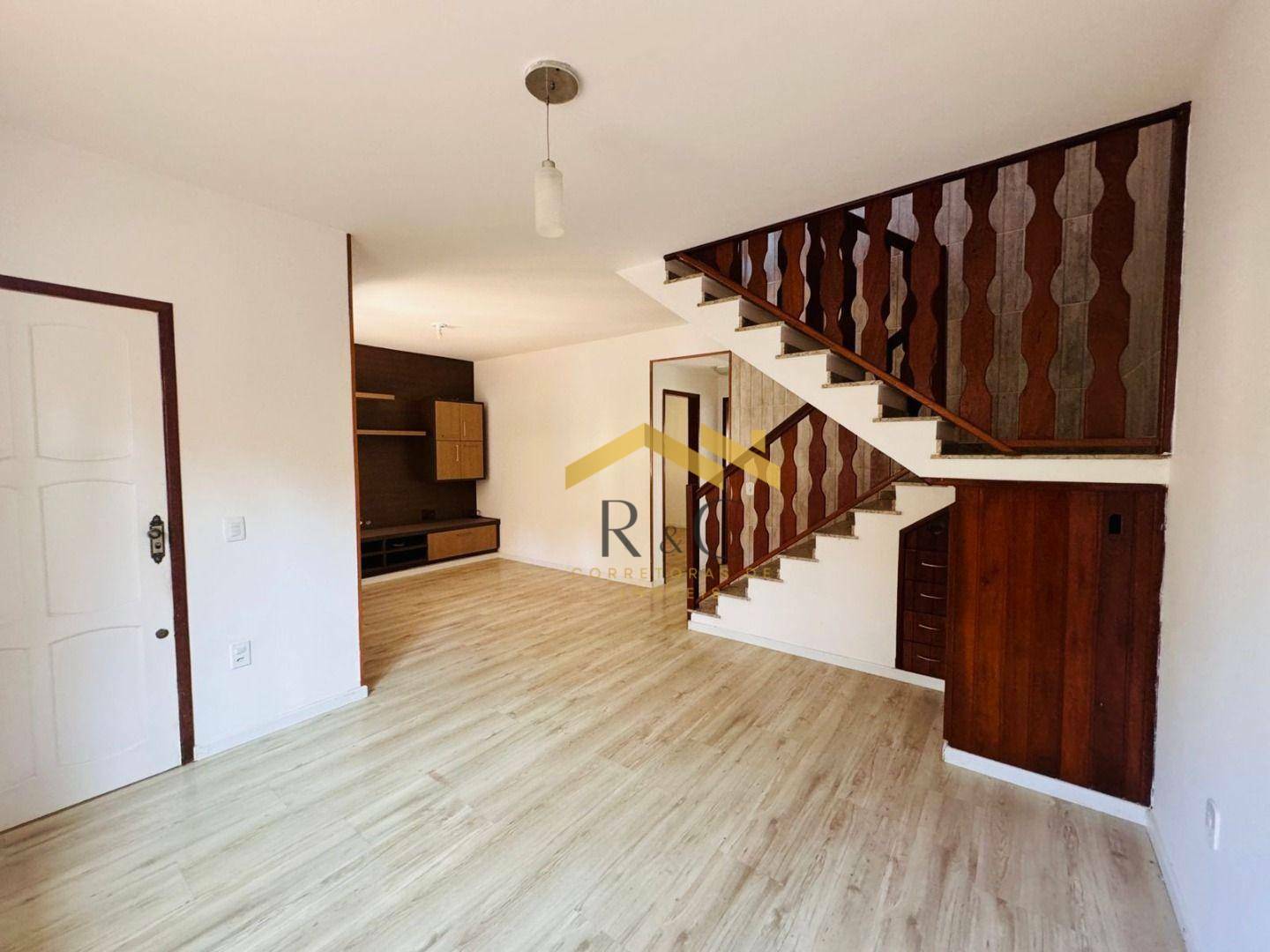 Casa à venda com 3 quartos, 183m² - Foto 4