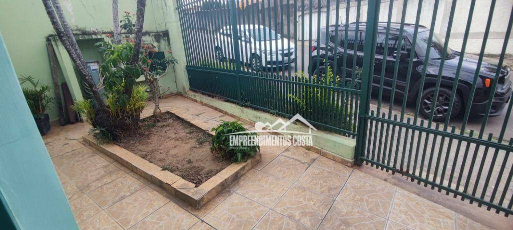 Casa à venda com 3 quartos, 100m² - Foto 4