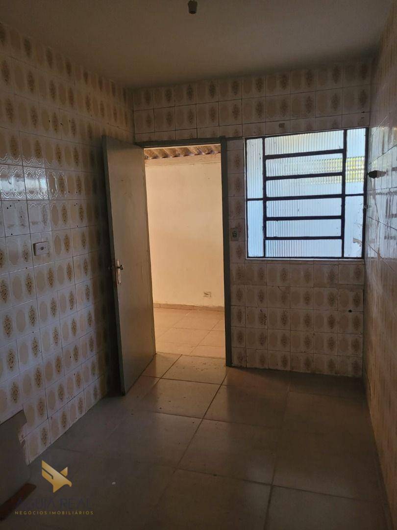 Casa à venda com 3 quartos, 200m² - Foto 10