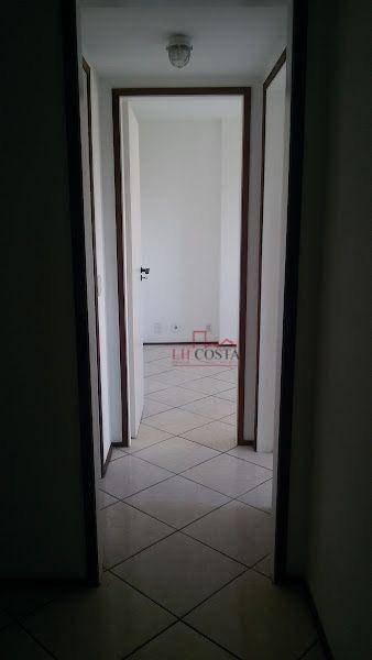 Apartamento à venda com 2 quartos, 65m² - Foto 17