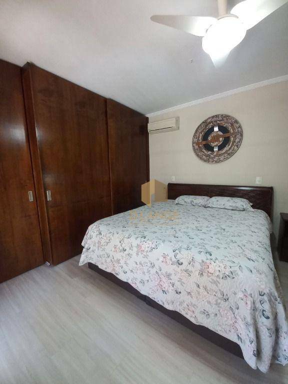 Casa à venda com 3 quartos, 210m² - Foto 25