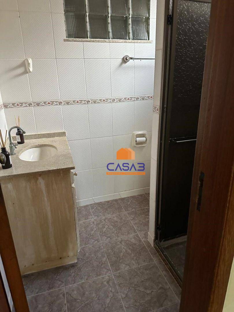 Casa à venda com 3 quartos, 226m² - Foto 4