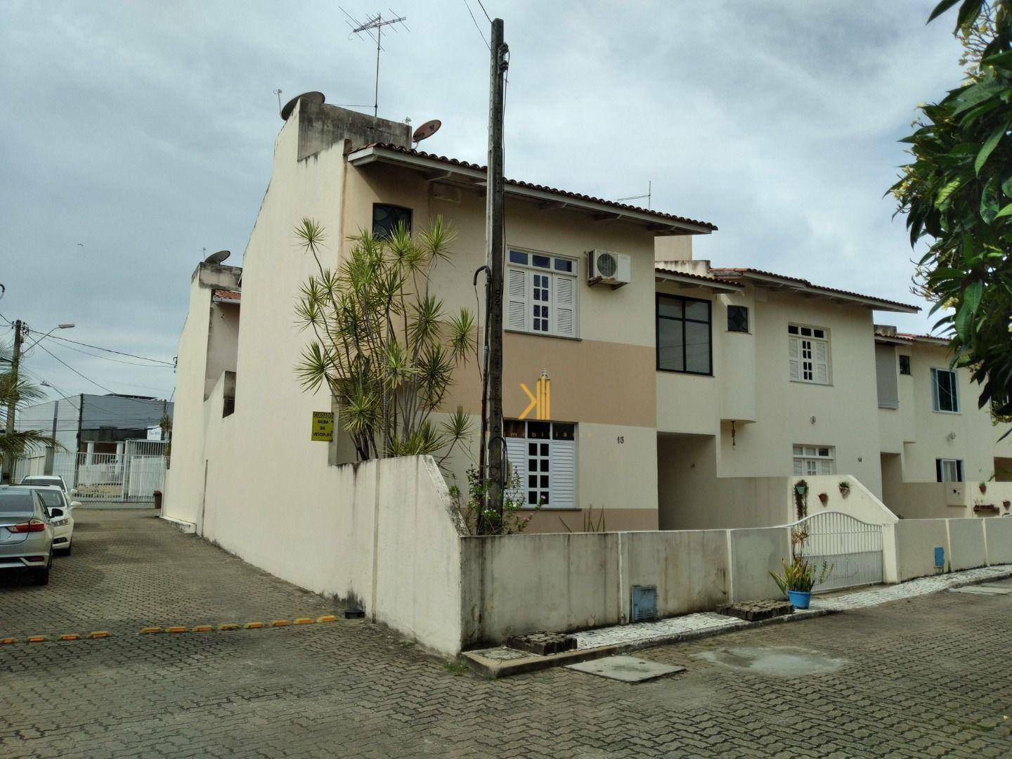 Casa à venda com 4 quartos, 130m² - Foto 2