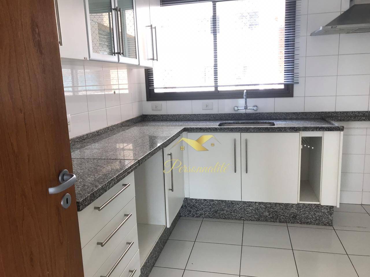 Apartamento à venda com 3 quartos, 217m² - Foto 5