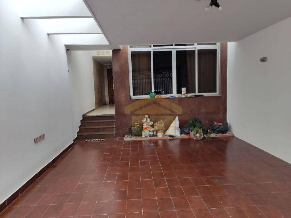 Sobrado à venda com 4 quartos, 210m² - Foto 1