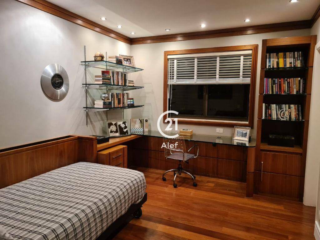 Apartamento para alugar com 4 quartos, 340m² - Foto 13