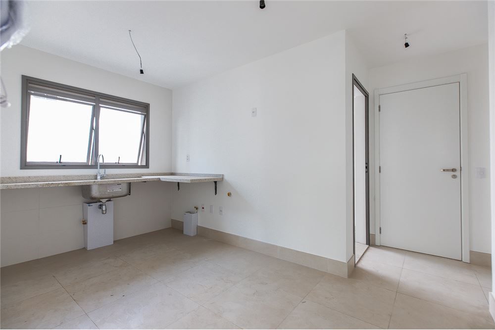 Apartamento à venda com 3 quartos, 157m² - Foto 13