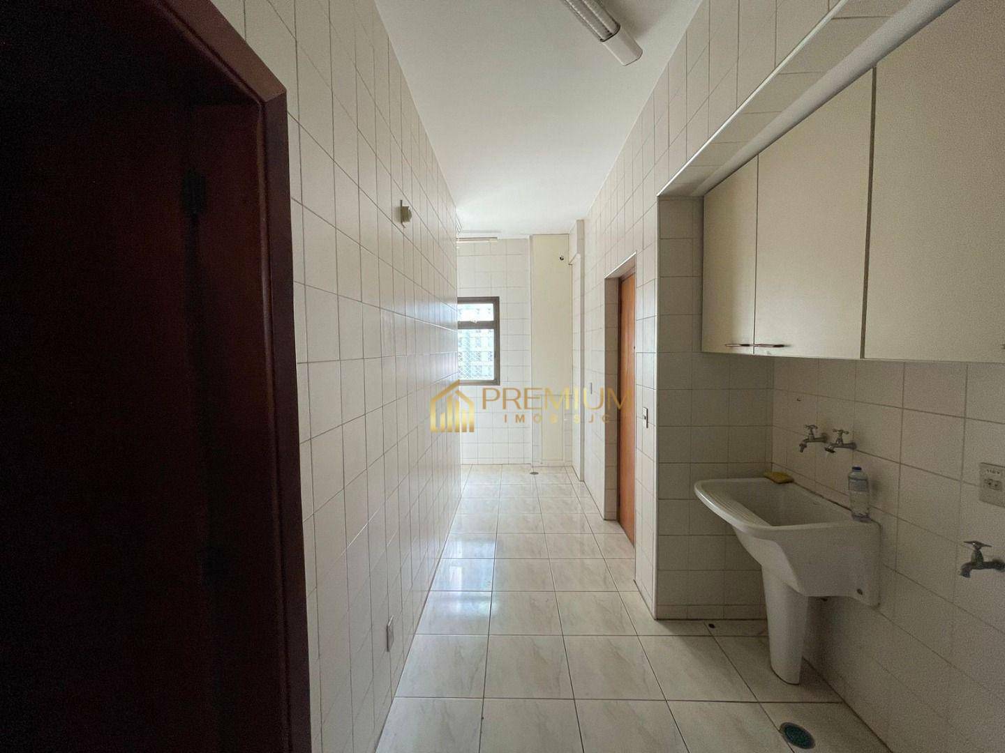 Apartamento à venda com 3 quartos, 215m² - Foto 8