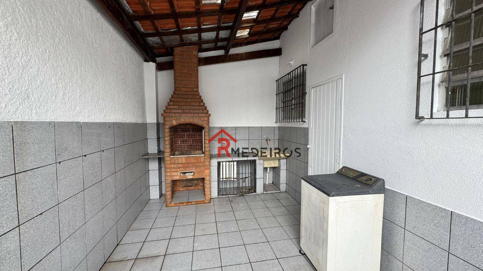 Casa à venda com 2 quartos, 111m² - Foto 1