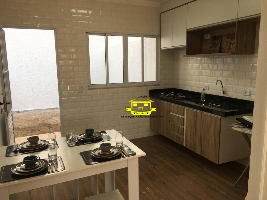 Casa à venda com 2 quartos, 90m² - Foto 1