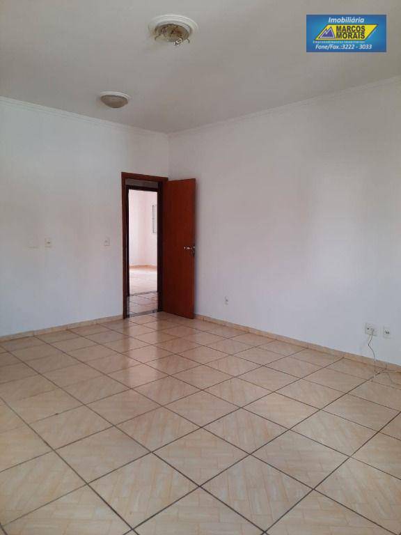 Casa à venda com 4 quartos, 300m² - Foto 51