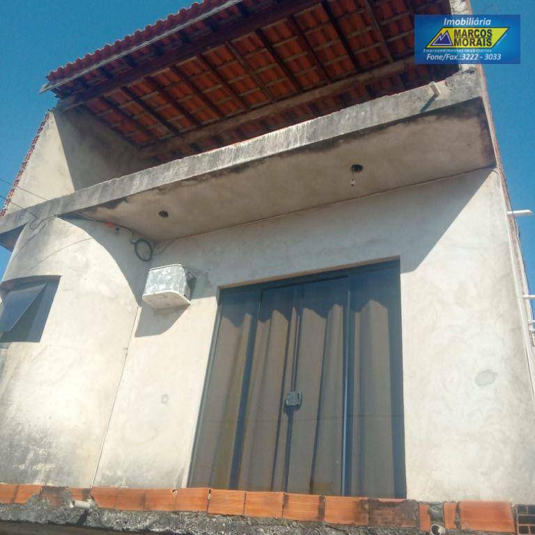 Casa à venda com 3 quartos, 214m² - Foto 1